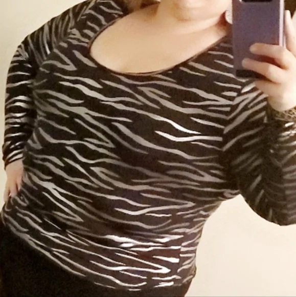 Cropped long sleeve top - Picture 8 of 8